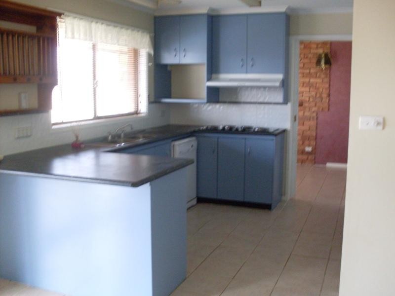 2 Friendship Place, Parkes NSW 2870