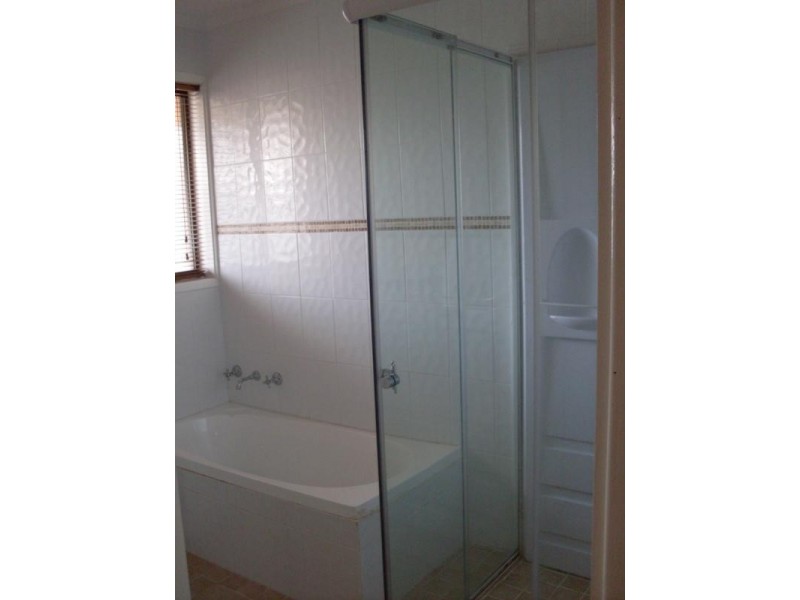 2 Friendship Place, Parkes NSW 2870