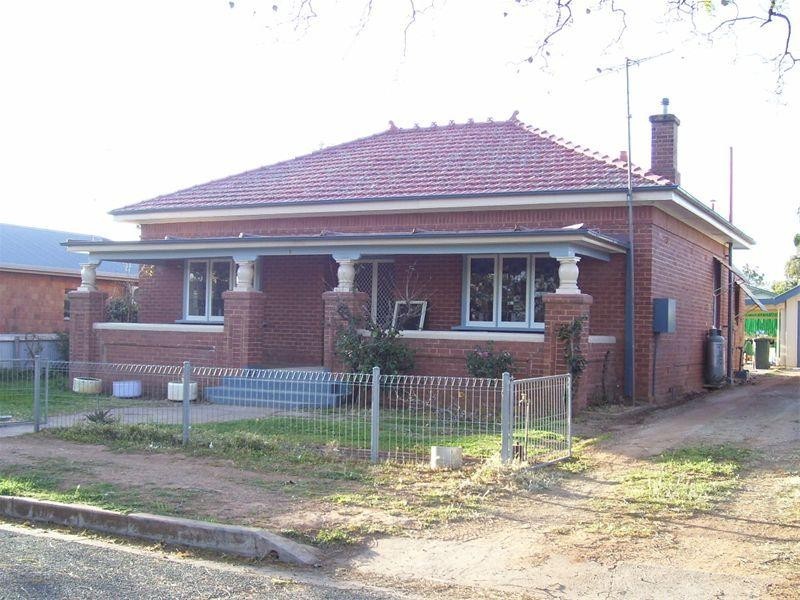 8 Rees Avenue, Parkes NSW 2870