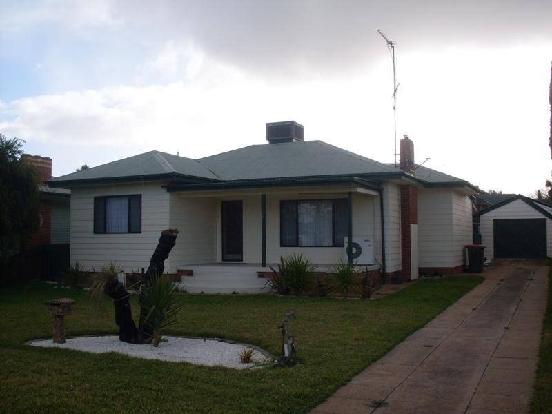 24 Pearce Street, Parkes NSW 2870