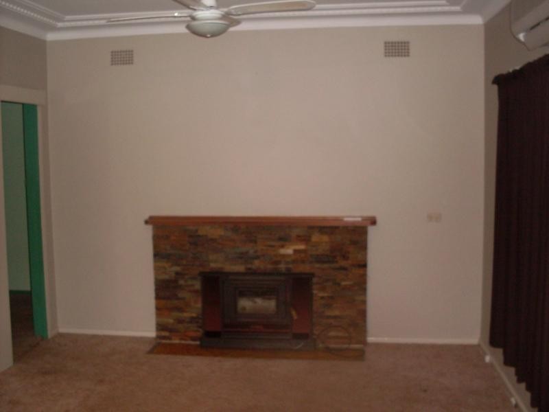 24 Pearce Street, Parkes NSW 2870