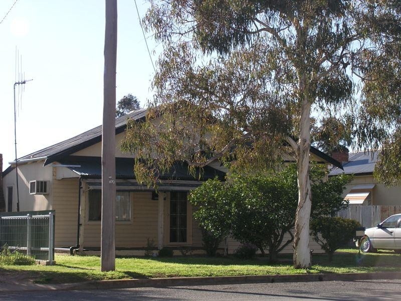 30 Station Street, Parkes NSW 2870