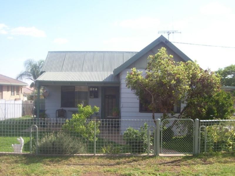 85 Victoria Street, Parkes NSW 2870