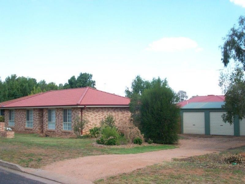 9 Orange Street, Parkes NSW 2870