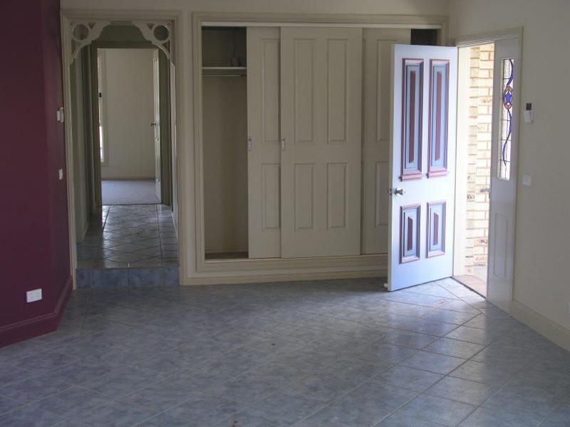 2/44 Brolgan Road, Parkes NSW 2870