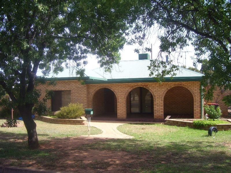 111 Dalton Street, Parkes NSW 2870