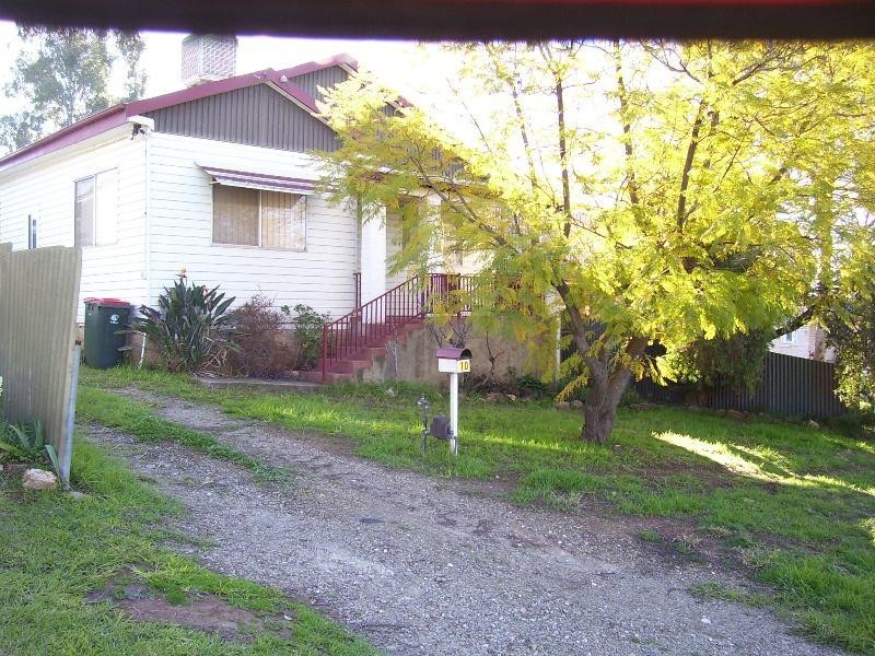 10 Howard Street, Parkes NSW 2870