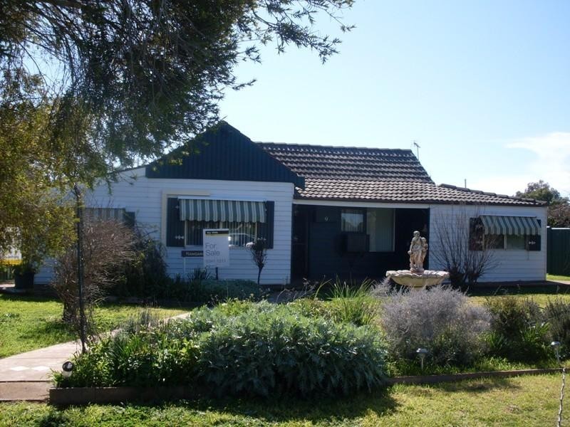 9 Cowra Street, Gooloogong NSW 2805