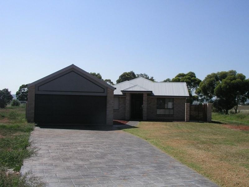 33 Noonan Street, Parkes NSW 2870