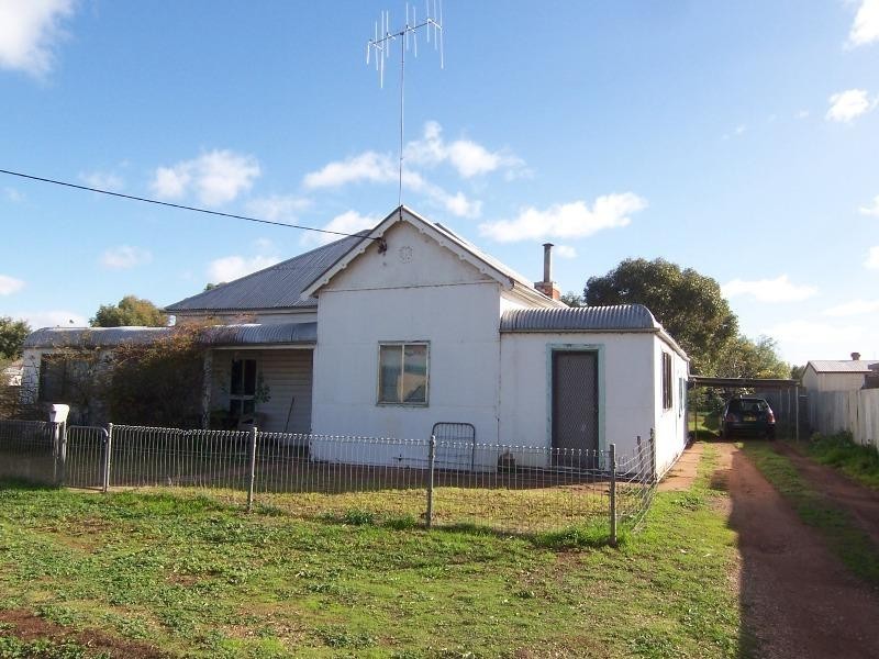 24 West Street, Trundle NSW 2875