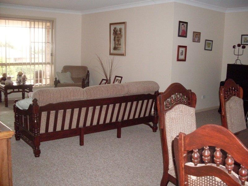 27 Glenburnie Close, Parkes NSW 2870