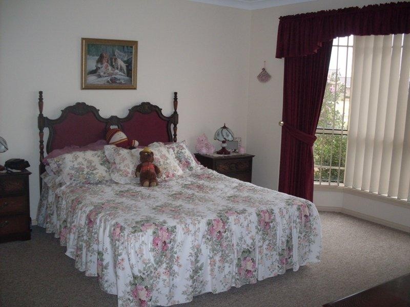 27 Glenburnie Close, Parkes NSW 2870