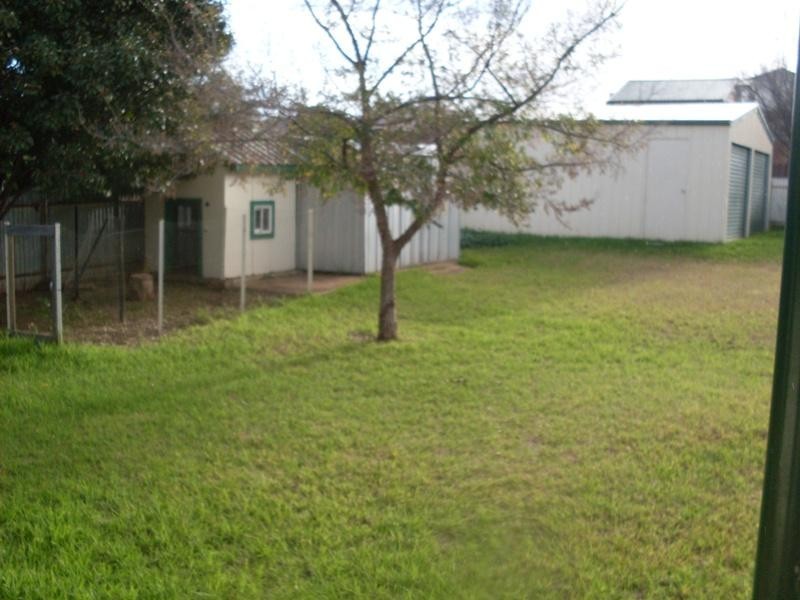 24 Pearce Street, Parkes NSW 2870