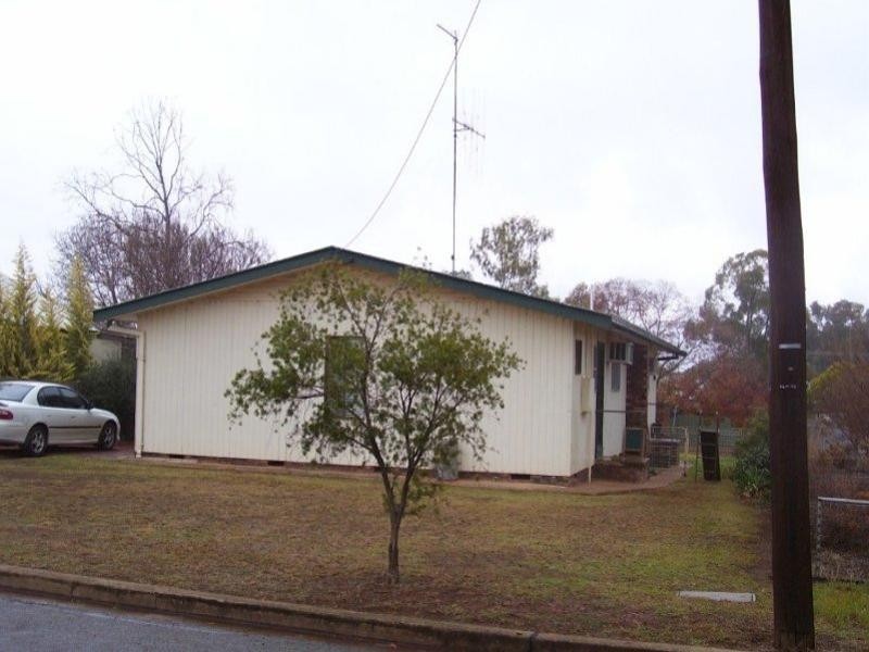 1/4 Lawson Street, Parkes NSW 2870