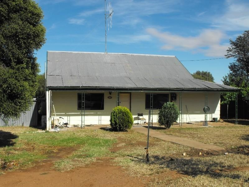 12 Paterson Street, Parkes NSW 2870