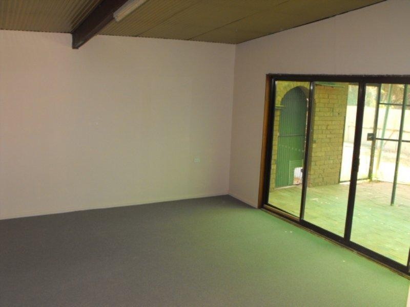 12 Paterson Street, Parkes NSW 2870