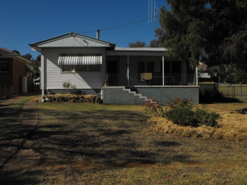 60 Orange Street, Parkes NSW 2870