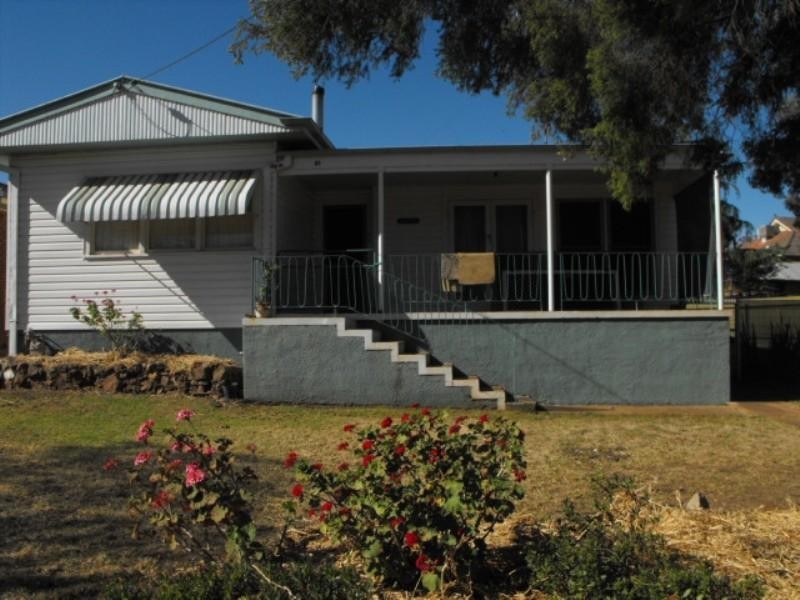 60 Orange Street, Parkes NSW 2870