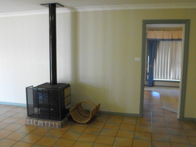 28 Fisher Street, Parkes NSW 2870