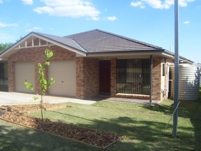2/27 Wentworth Street, Parkes NSW 2870