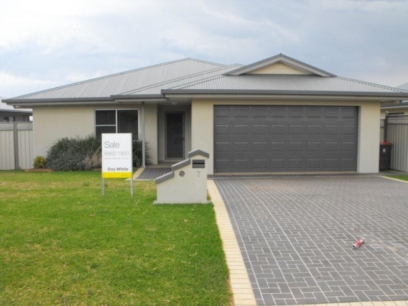 7 Koala Street, Parkes NSW 2870