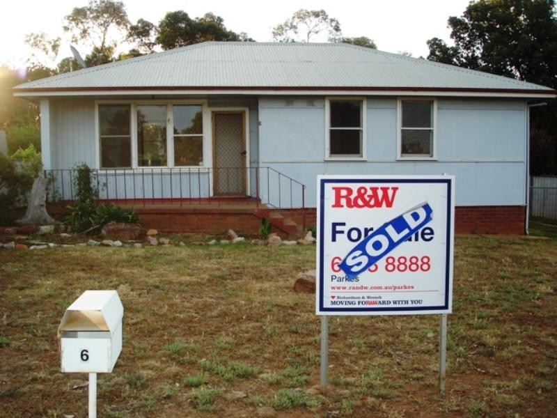 6 Fisher Street, Parkes NSW 2870