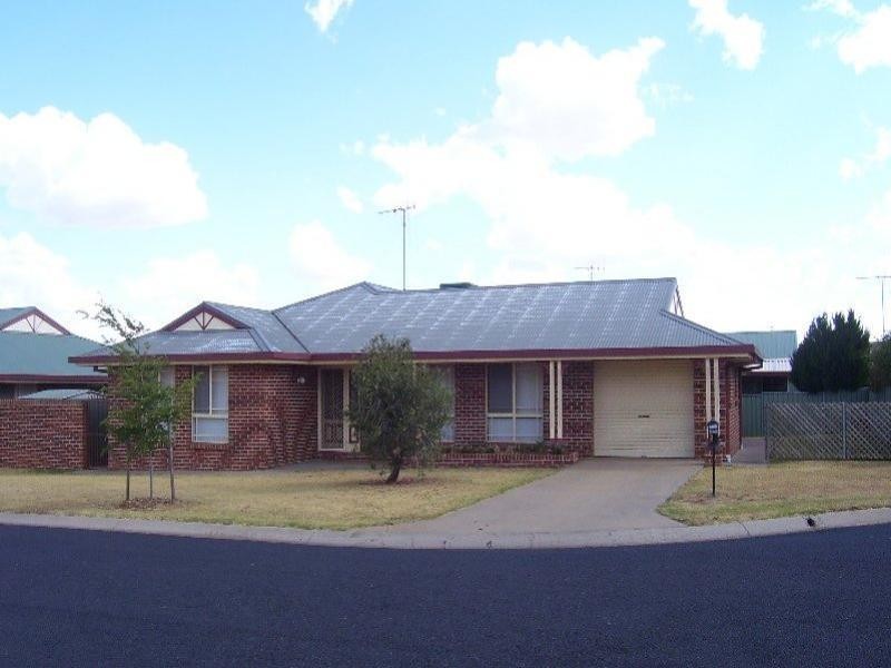 8B Thomas Tom Crescent, Parkes NSW 2870