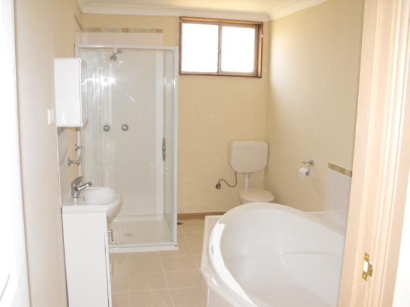 12 Paterson Street, Parkes NSW 2870