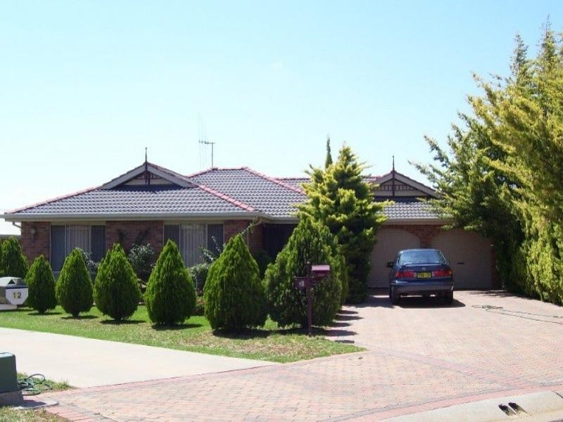 14 Christina Close, Parkes NSW 2870
