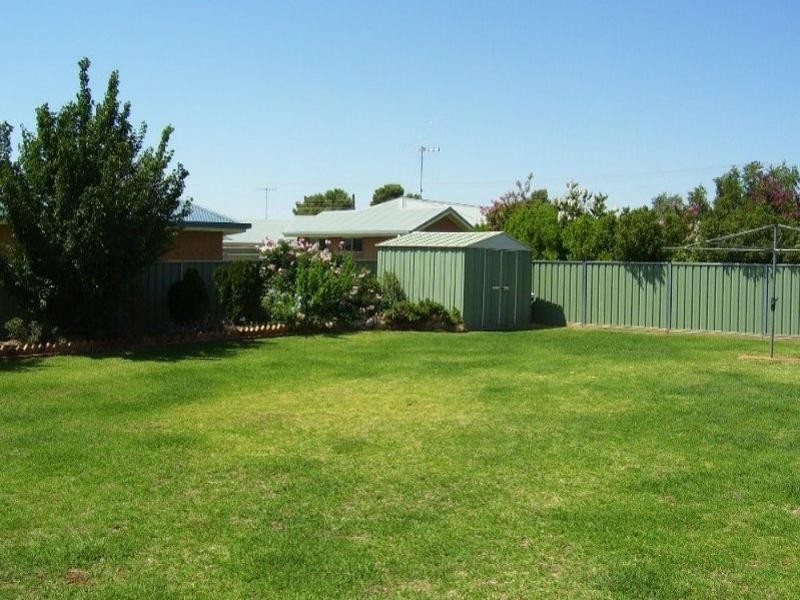 14 Christina Close, Parkes NSW 2870