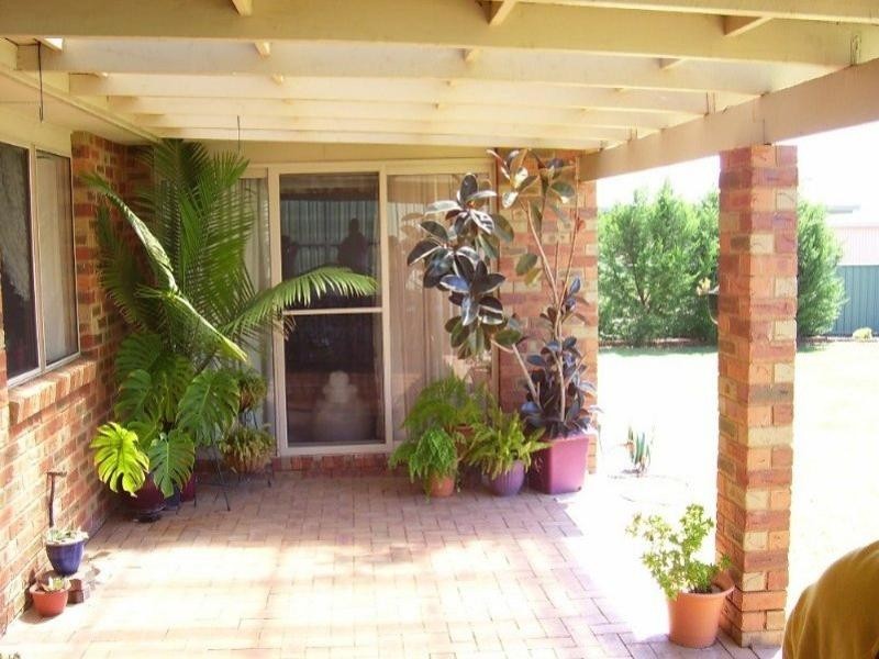 14 Christina Close, Parkes NSW 2870