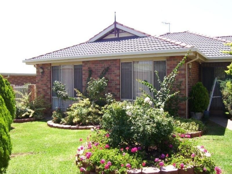 14 Christina Close, Parkes NSW 2870