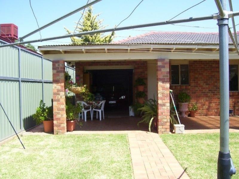 14 Christina Close, Parkes NSW 2870