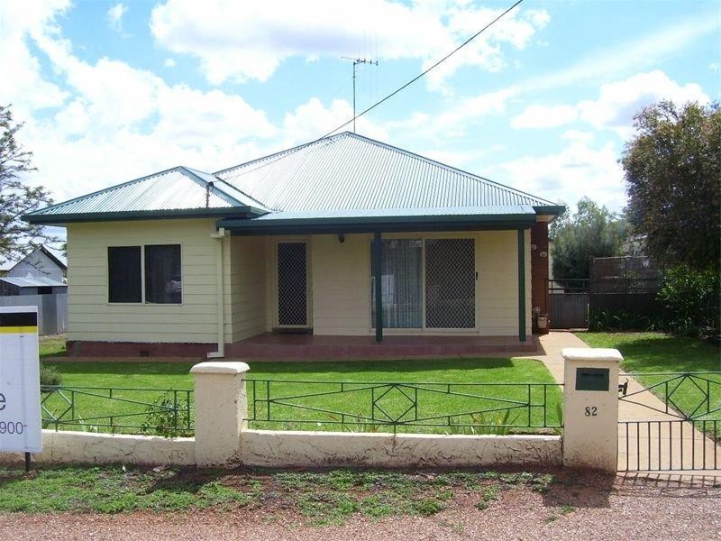 82 High Street, Parkes NSW 2870