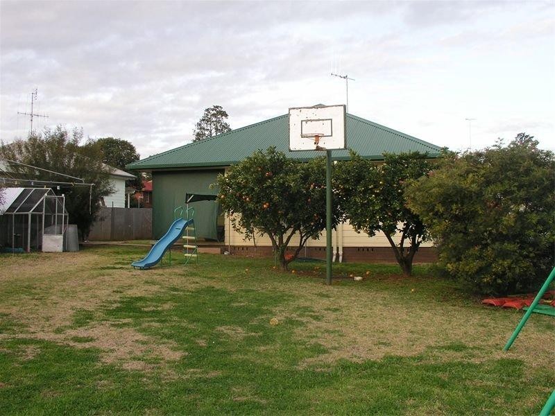 82 High Street, Parkes NSW 2870