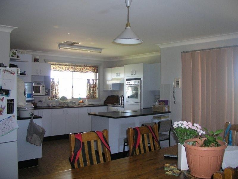 18 Georgefield Drive, Parkes NSW 2870