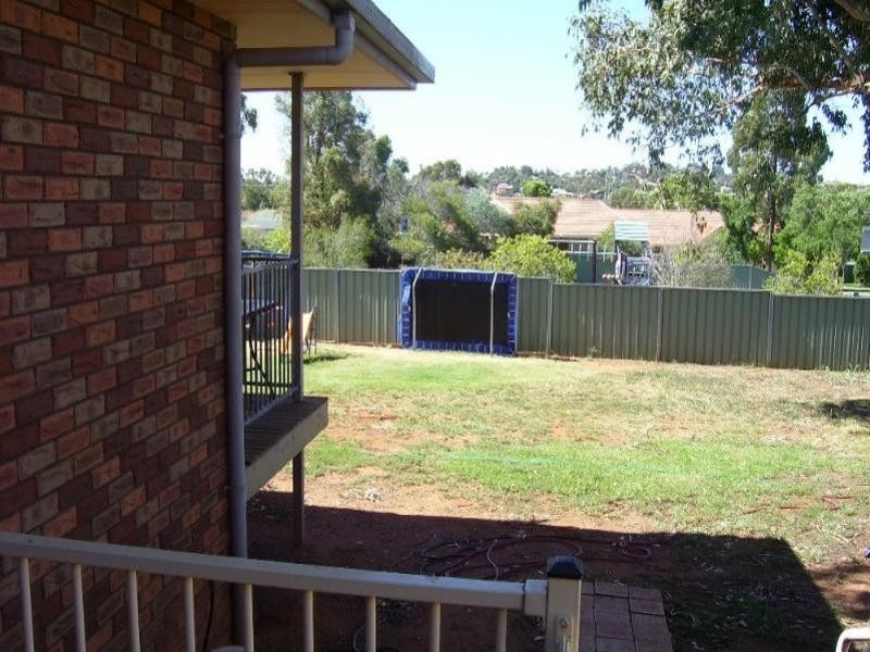 18 Georgefield Drive, Parkes NSW 2870