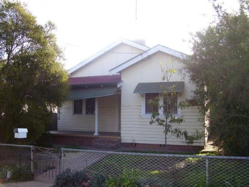 6 Welcome Street, Parkes NSW 2870