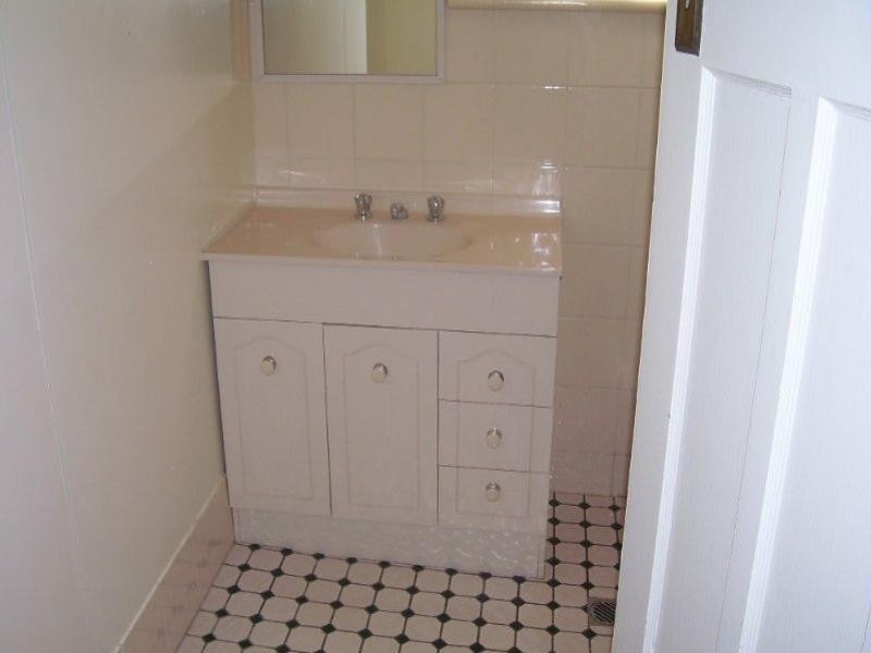 6 Welcome Street, Parkes NSW 2870