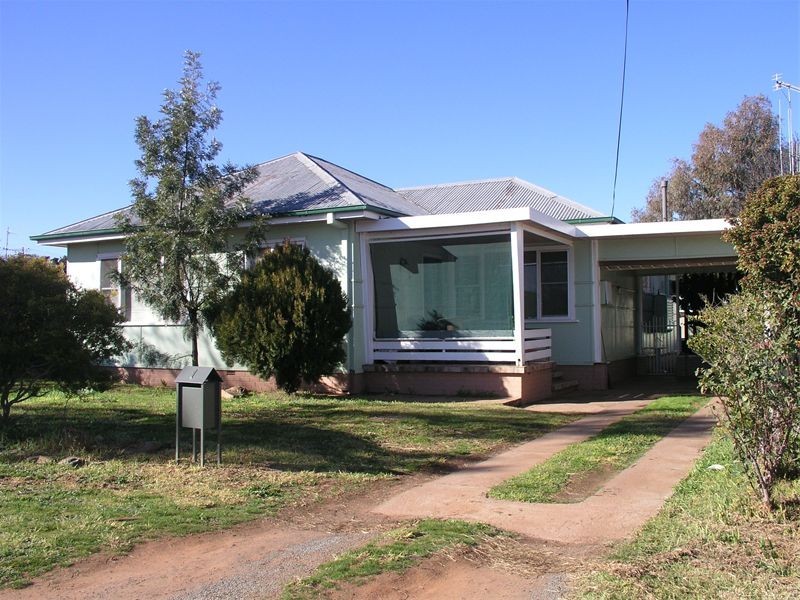 1 Wattle Street, Parkes NSW 2870