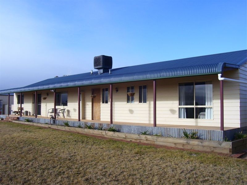 20 Field Road, Parkes NSW 2870