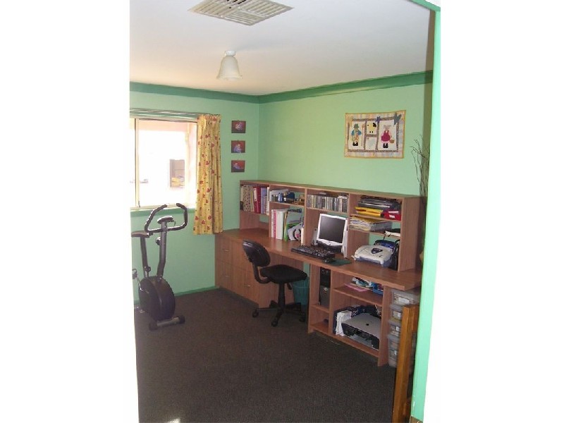 20 Field Road, Parkes NSW 2870