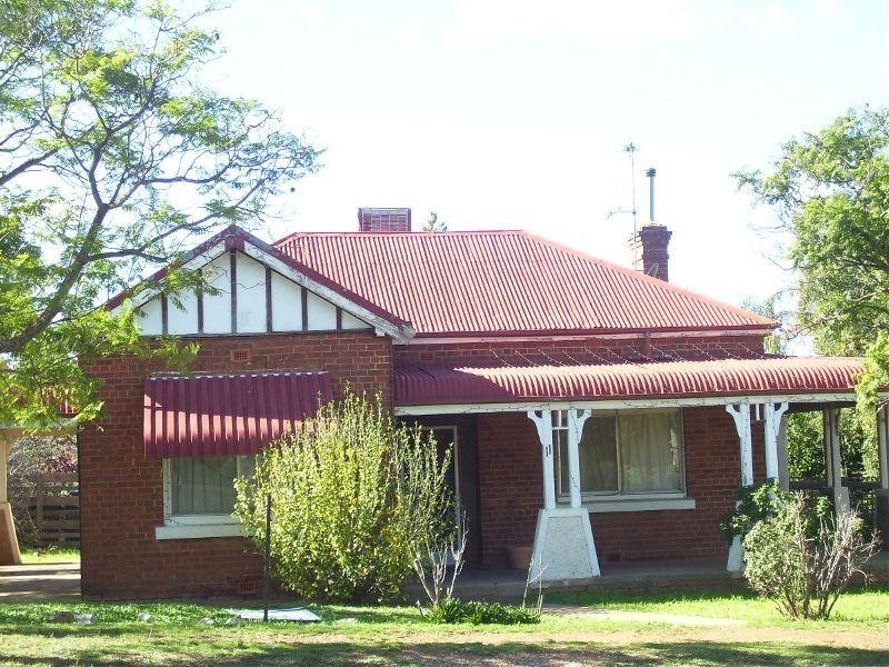 11 Ward Street, Parkes NSW 2870
