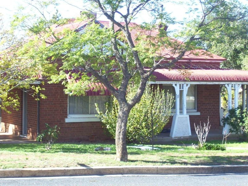 11 Ward Street, Parkes NSW 2870