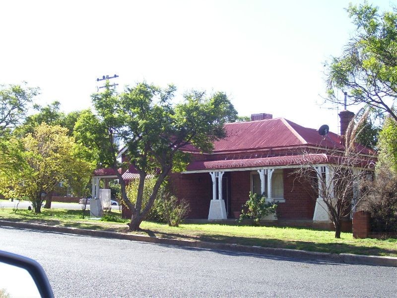 11 Ward Street, Parkes NSW 2870