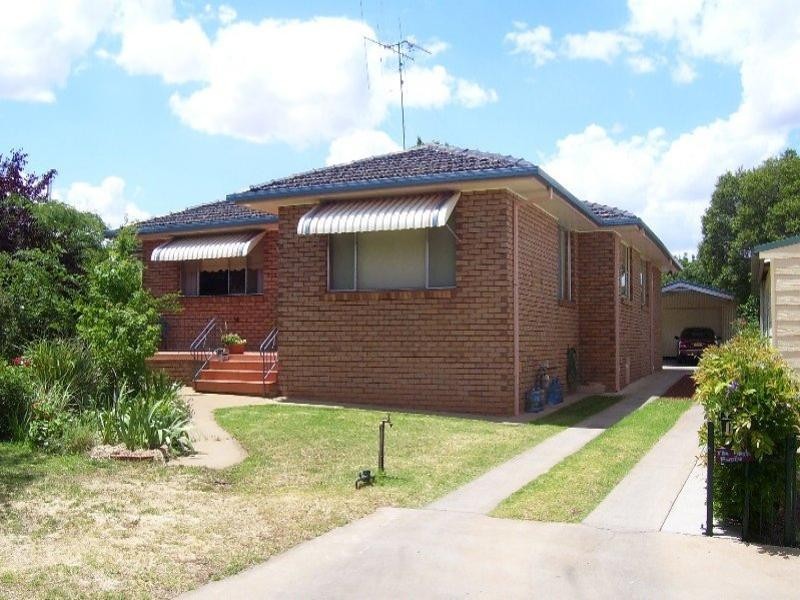 1 Hedgerow Avenue, Parkes NSW 2870