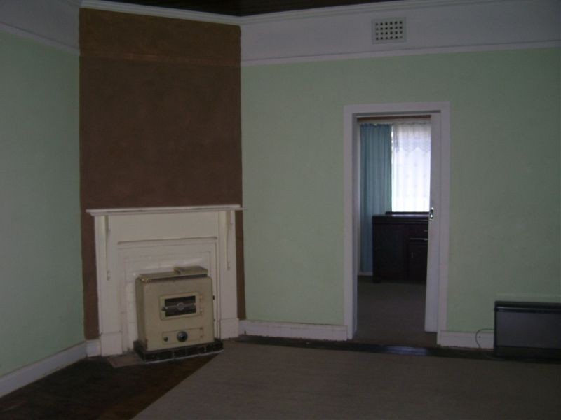 10 May Street, Parkes NSW 2870