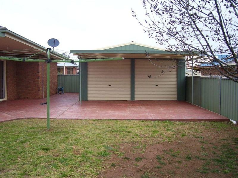 5 Friendship Place, Parkes NSW 2870