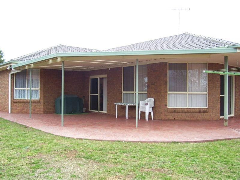 5 Friendship Place, Parkes NSW 2870