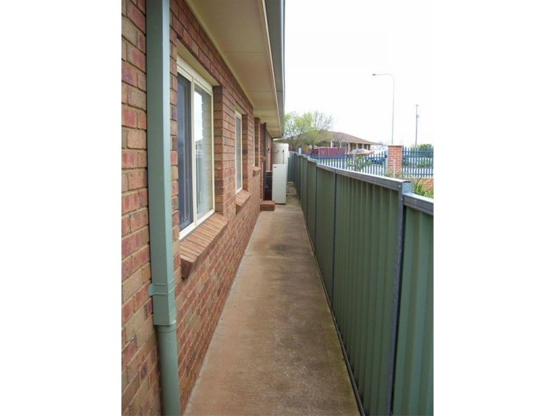 5 Friendship Place, Parkes NSW 2870